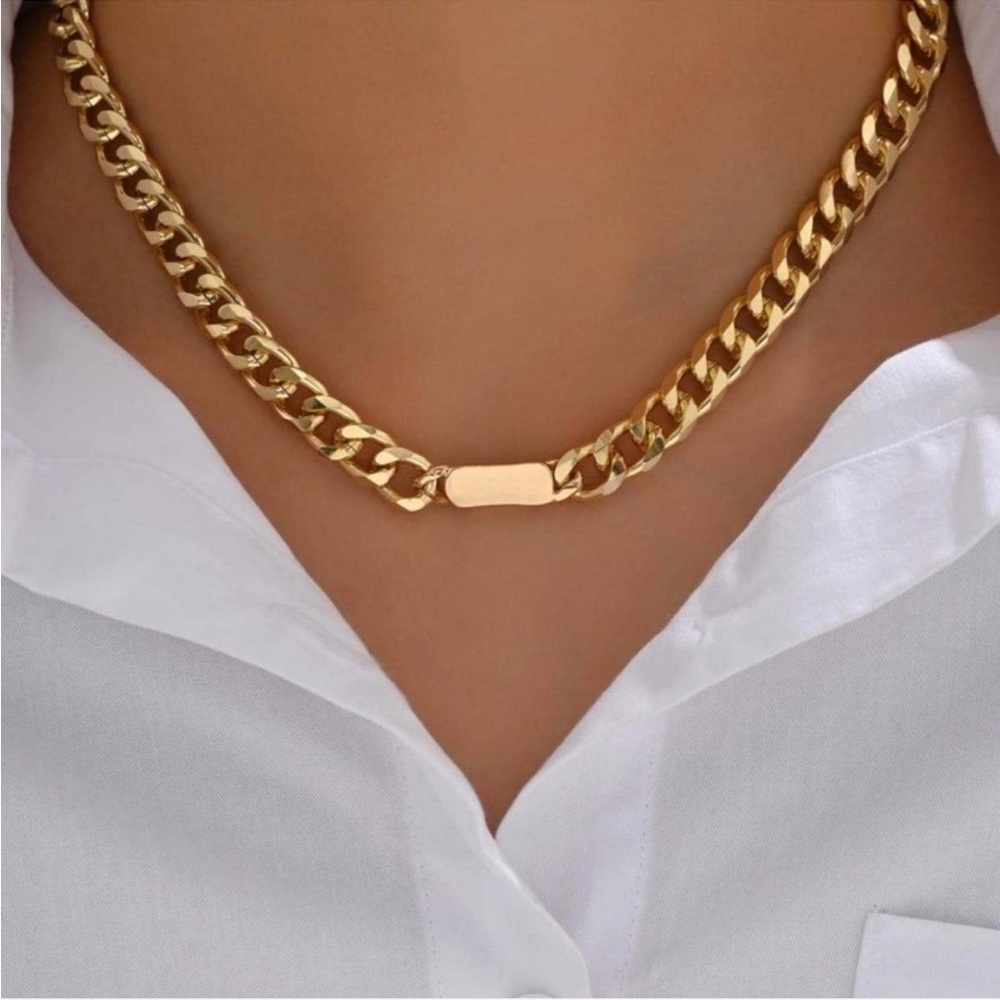 Gold link necklace